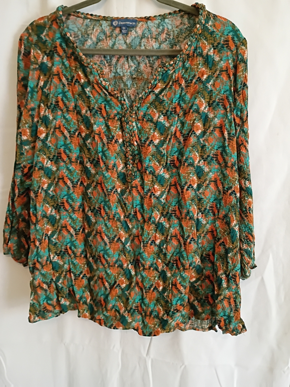 Democracy Green & Orange Printed V-Neck Women's Top In A Size 2x